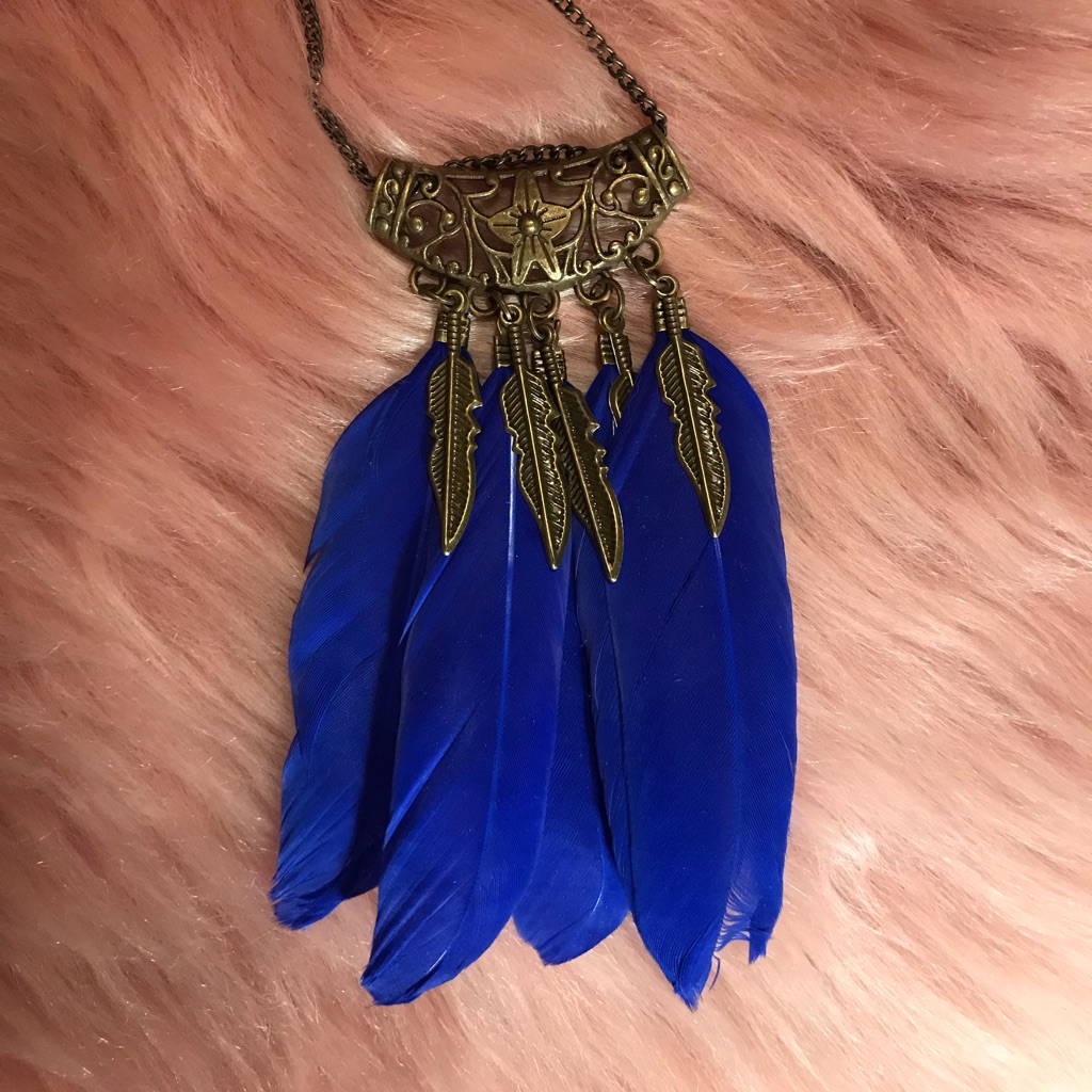 Nwot Royal Blue Feather & Bronze Tone Necklace.